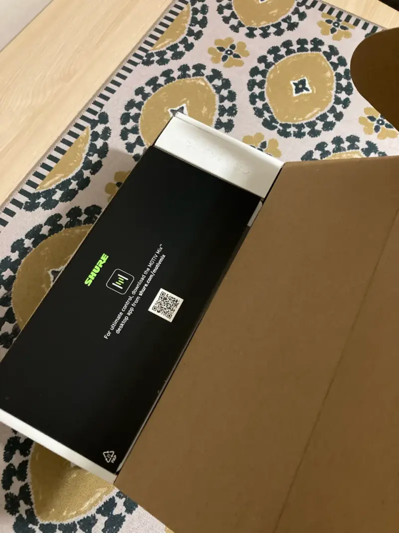 Micrófono Shure MV7+ para Podcast con USB-C y XLR - 2