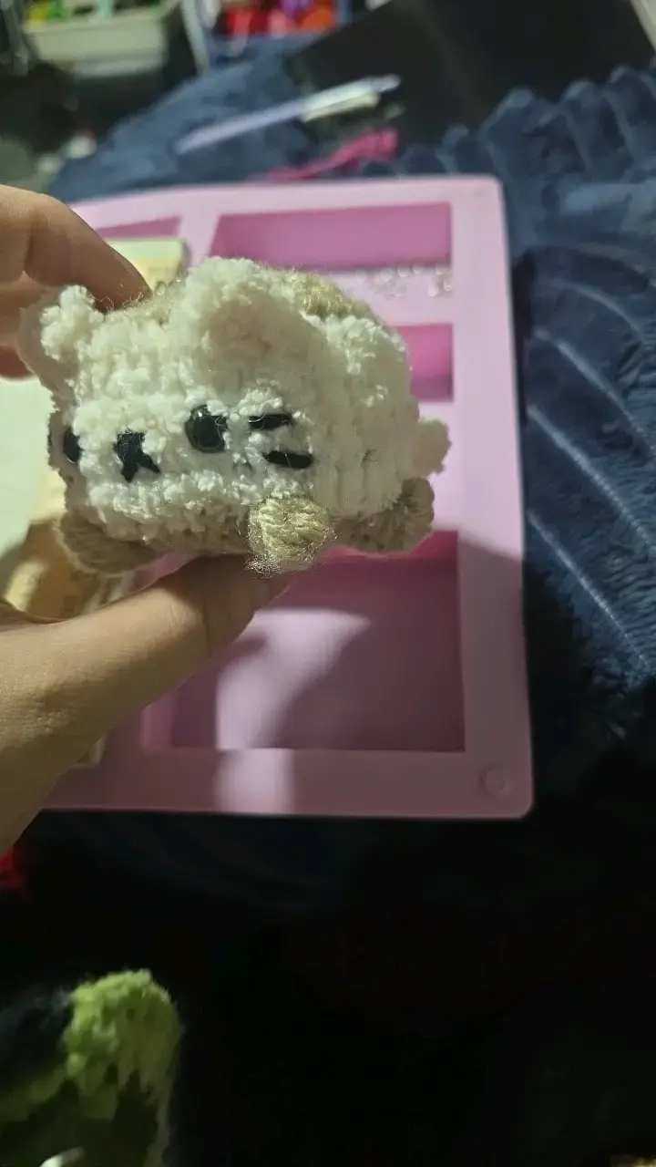 Llavero de peluche tejido a mano gato panqueque - 4