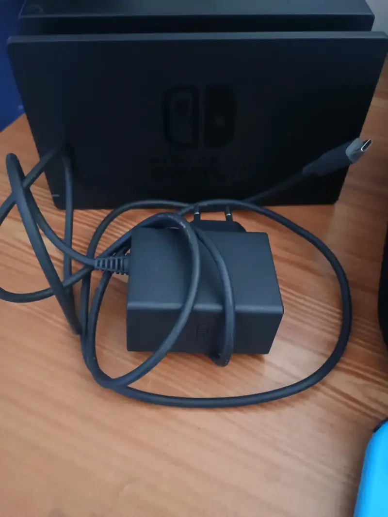Nintendo Switch + Juego + Maletín + Accesorios - 4