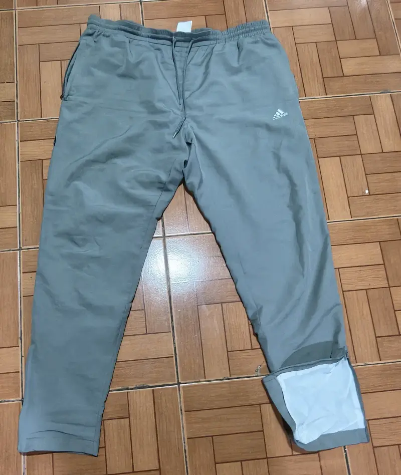 Pantalones deportivos grises Adidas y Nike - 1