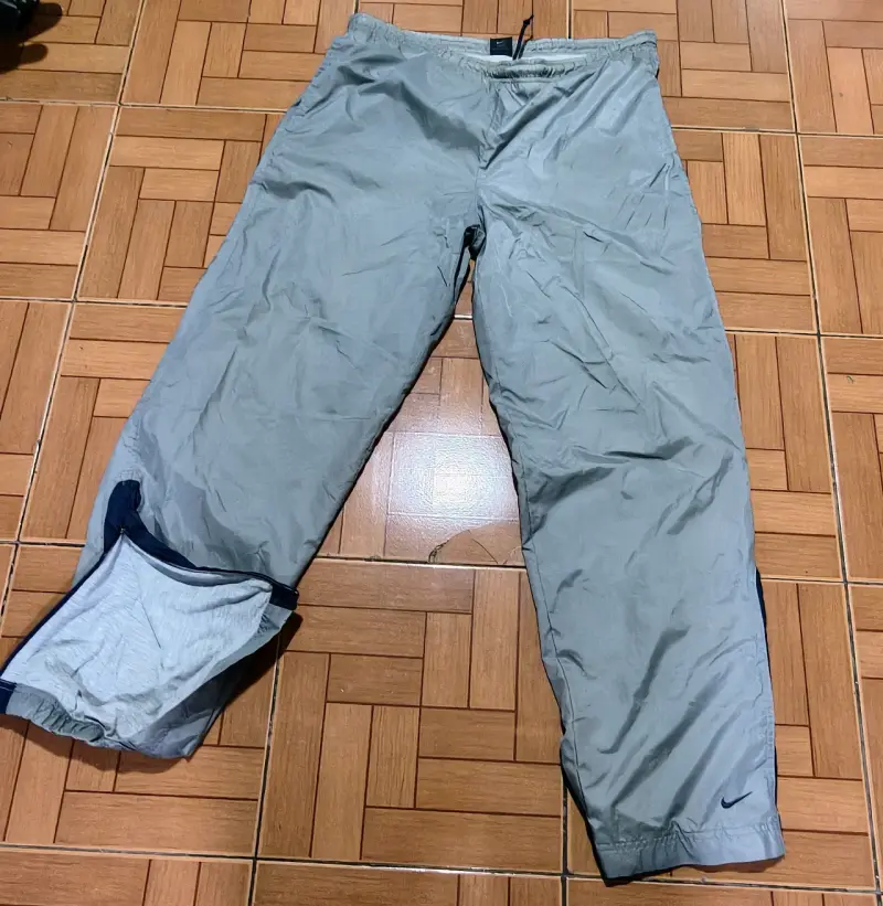 Pantalones deportivos grises Adidas y Nike - 2