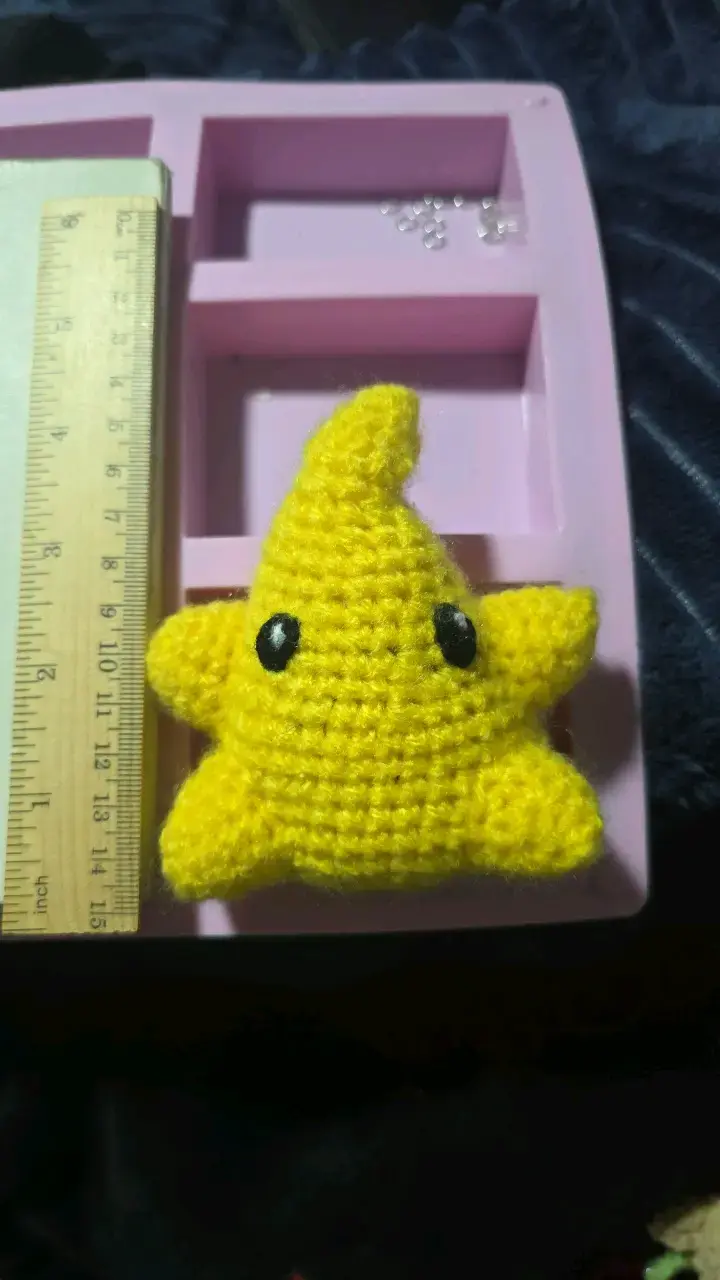 Muñeco crochet estrella amarillo Luma super Mario