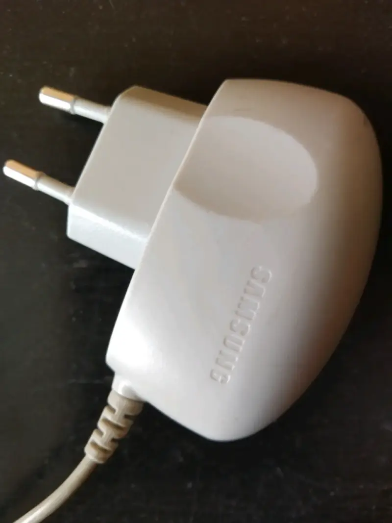 Cargador Samsung celular antiguo - 2