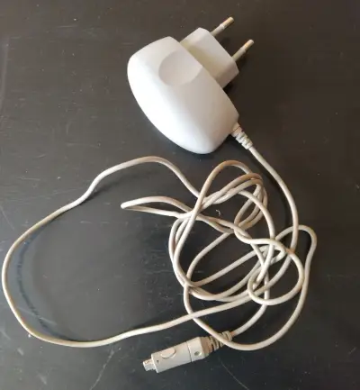 Cargador Samsung celular antiguo - miniatura 3