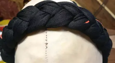 Cintillo Trenzado de Tela y Jeans - miniatura 3