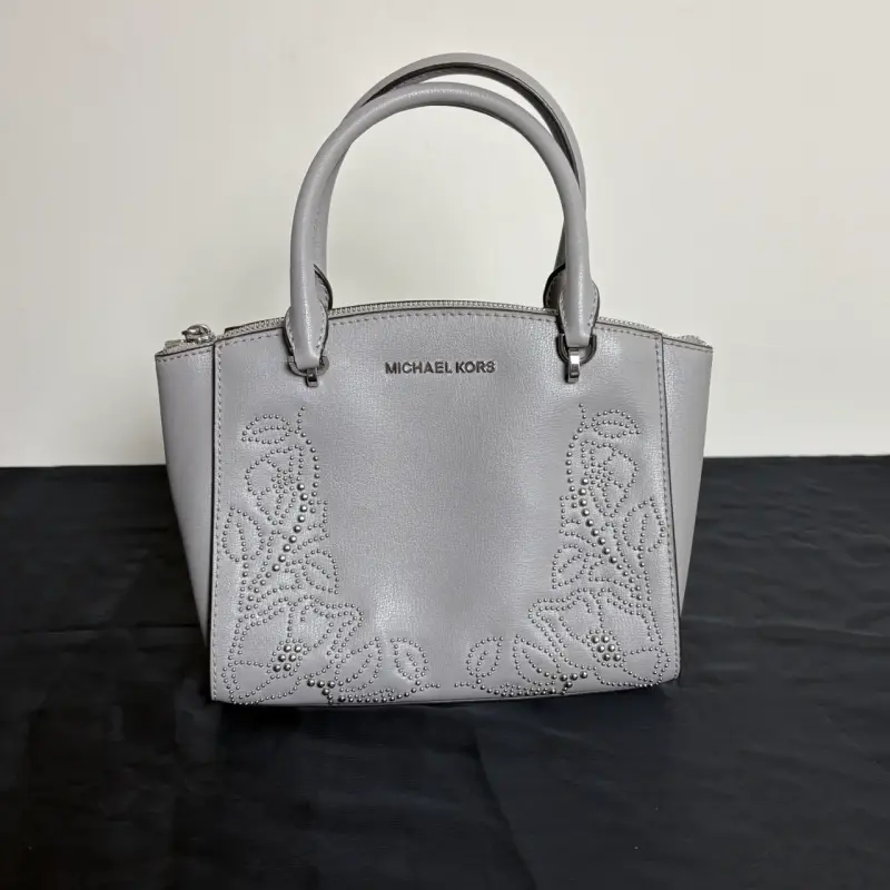 Cartera Michael Kors Ellis Studded Satchel origina - 1