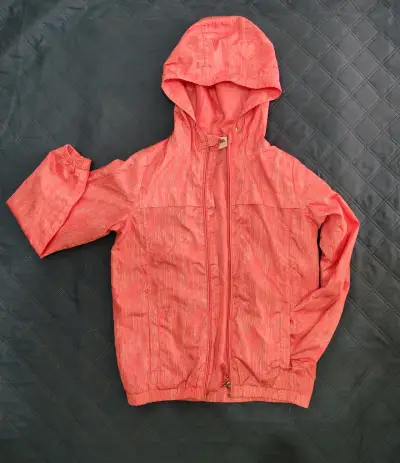 Chaqueta cortaviento rosada con capucha - miniatura 2