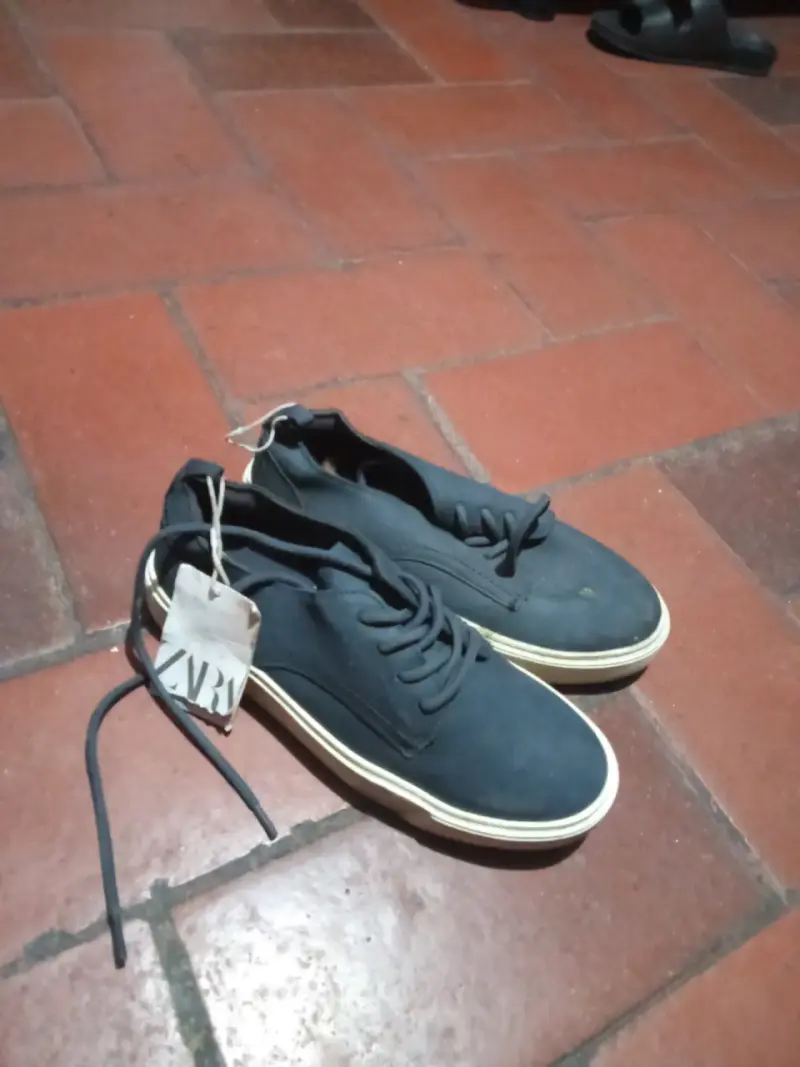 Zapatillas negras Zara para mujer - 1