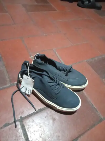 Zapatillas negras  Zara para mujer - miniatura 1