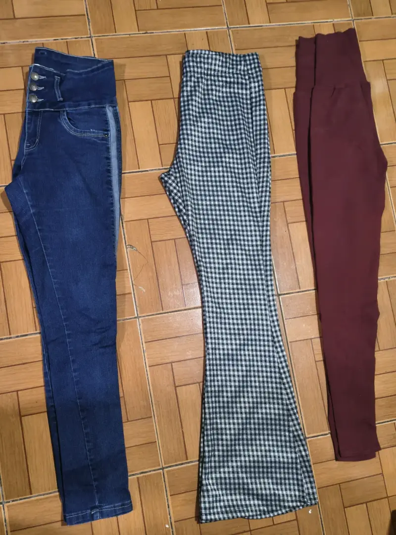 Lote de ropa variada para mujer en buen estado - 1