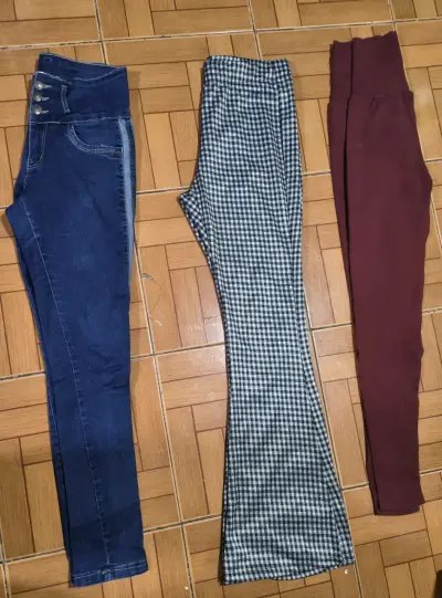 Lote de ropa variada para mujer en buen estado - miniatura 1