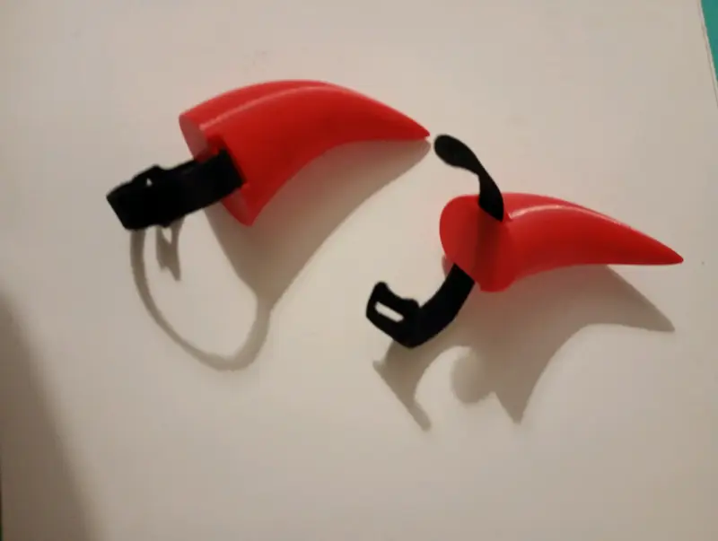 Accesorios de cuernos rojos para casco - 2