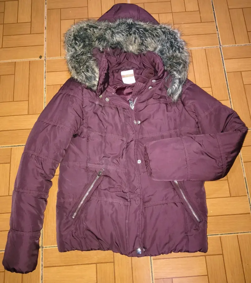 Chaqueta de invierno con capucha y forro de piel sintética
