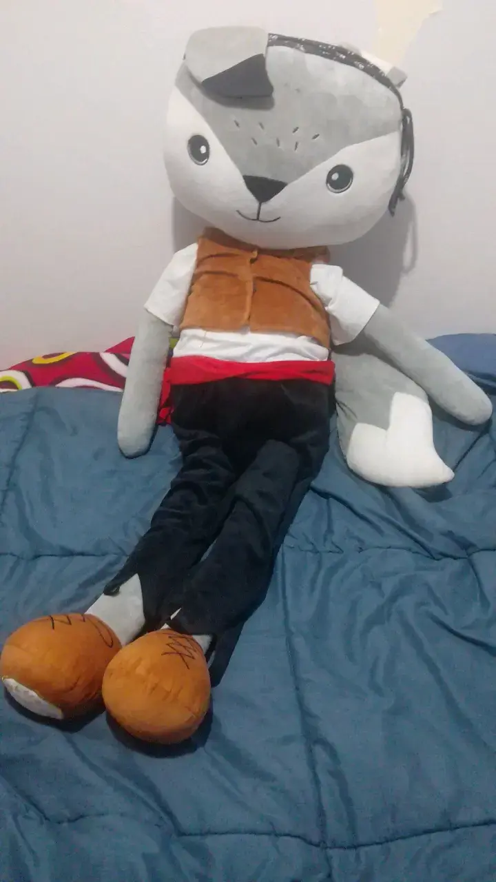 Peluche gigante de lobo tomas