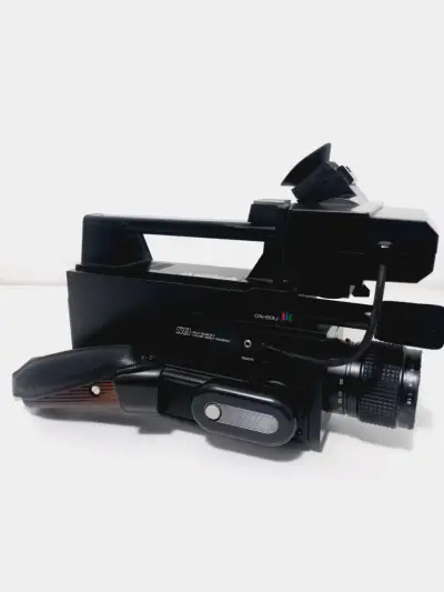 Cámara de Video Vintage JVC GX-S9U con Estuche - miniatura 4