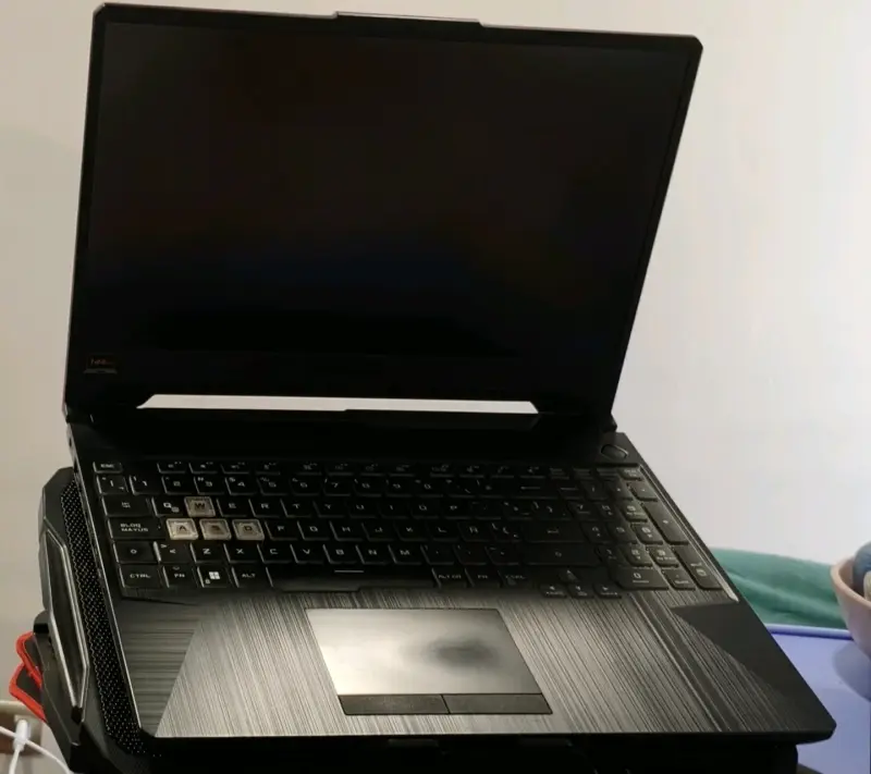 Laptop gamer TUF Gaming en buen estado - 1