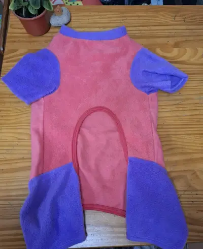 Ropa para perro con diseño de huella y corazón - miniatura 2