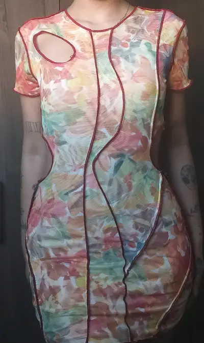 Vestido corto multicolor con diseño único - miniatura 2