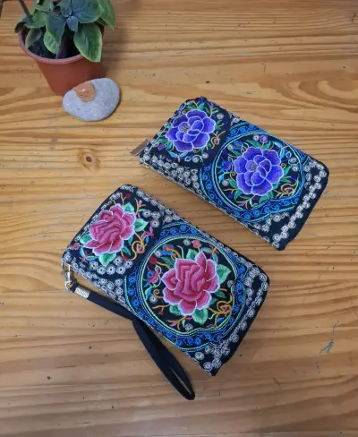Billetera bordadas con flores coloridas - miniatura 1