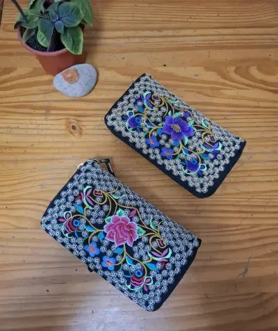 Billetera bordadas con flores coloridas - miniatura 2