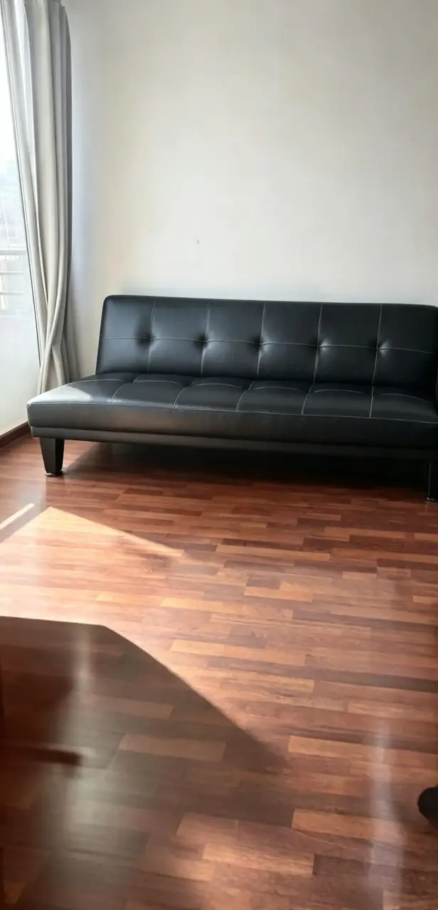 Sofá cama negro de cuero sintético