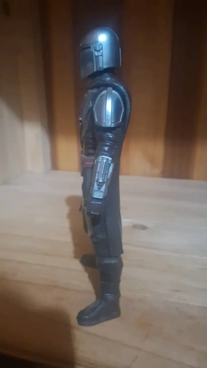 Figura de acción Mandalorian con detalles realistas - 3