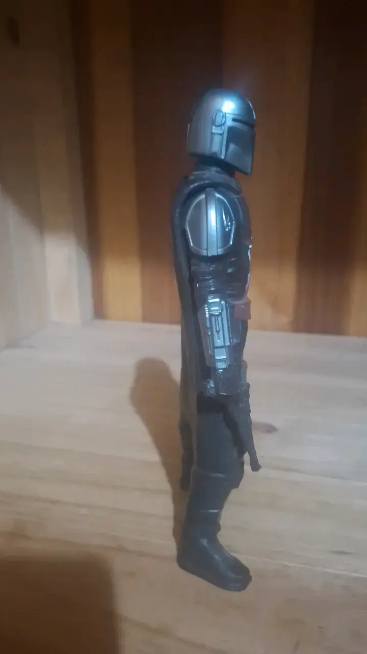 Figura de acción Mandalorian con detalles realistas - 5