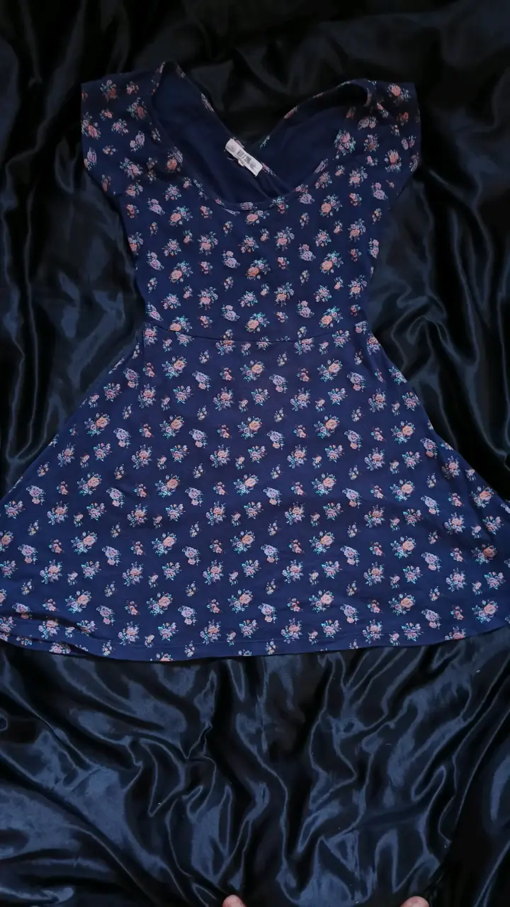 Vestido azul con estampado floral - 1