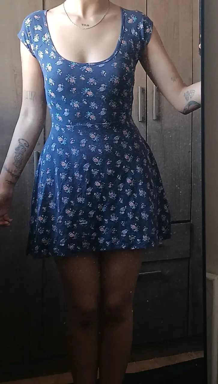 Vestido azul con estampado floral - 2
