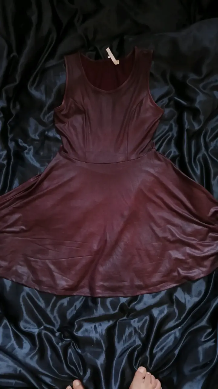 Vestido sin mangas color burdeos - 2