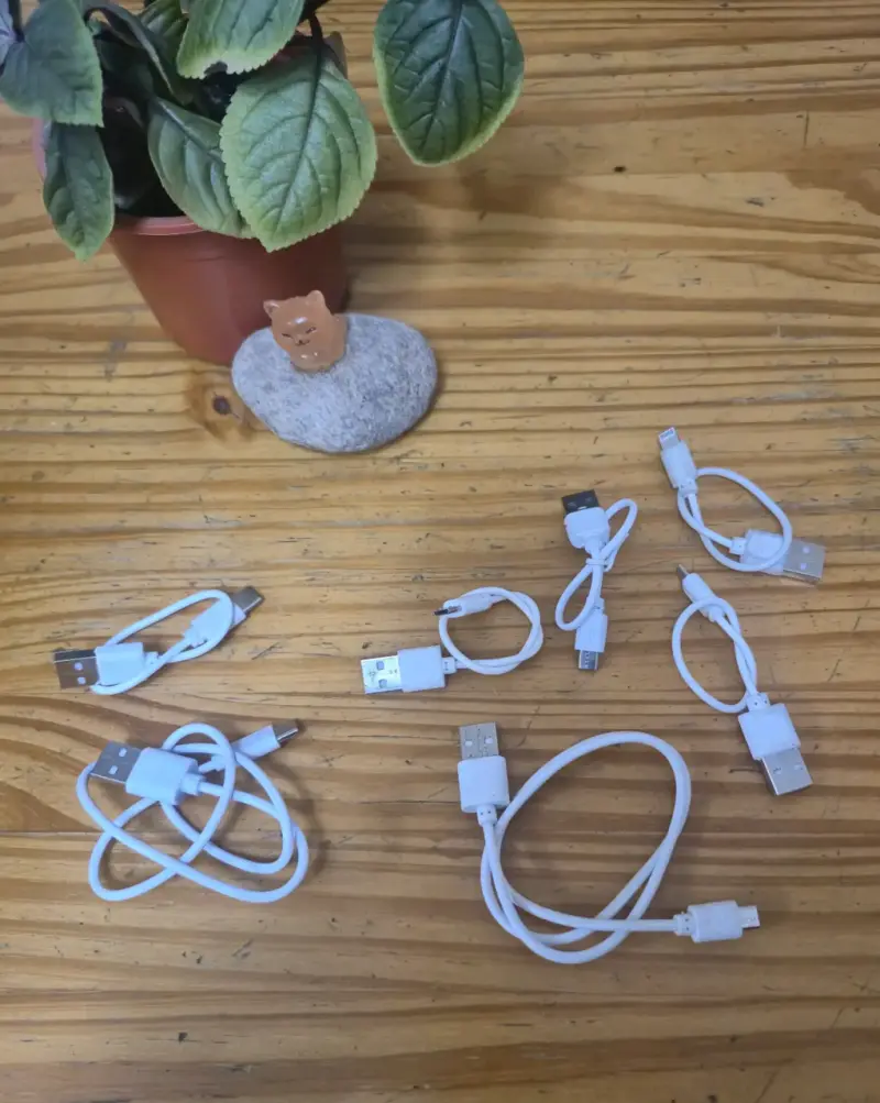 Lote de cables USB varios tamaños