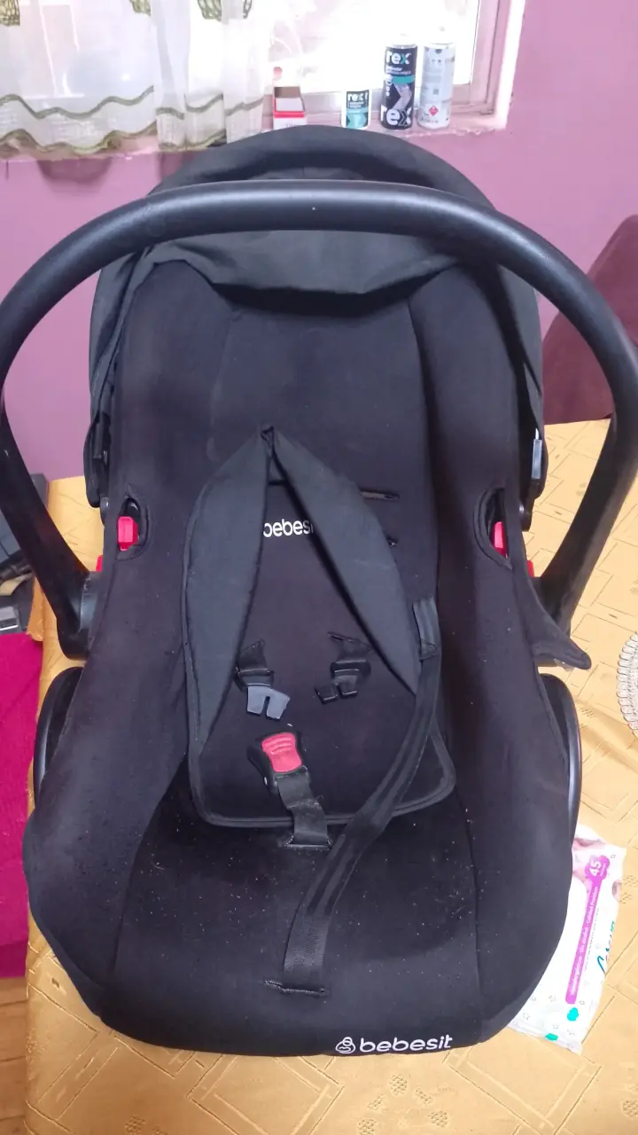 Silla de auto para bebé Bebesit negra