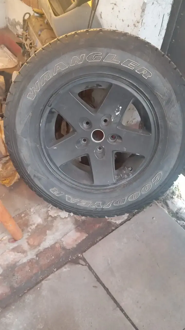 Llantas Jeep Wrangler aro 17 Original - 4