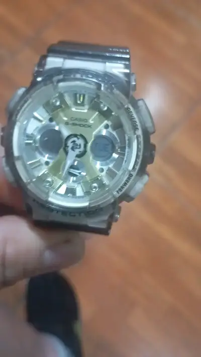 Reloj Casio G-Shock resistente al agua - miniatura 1