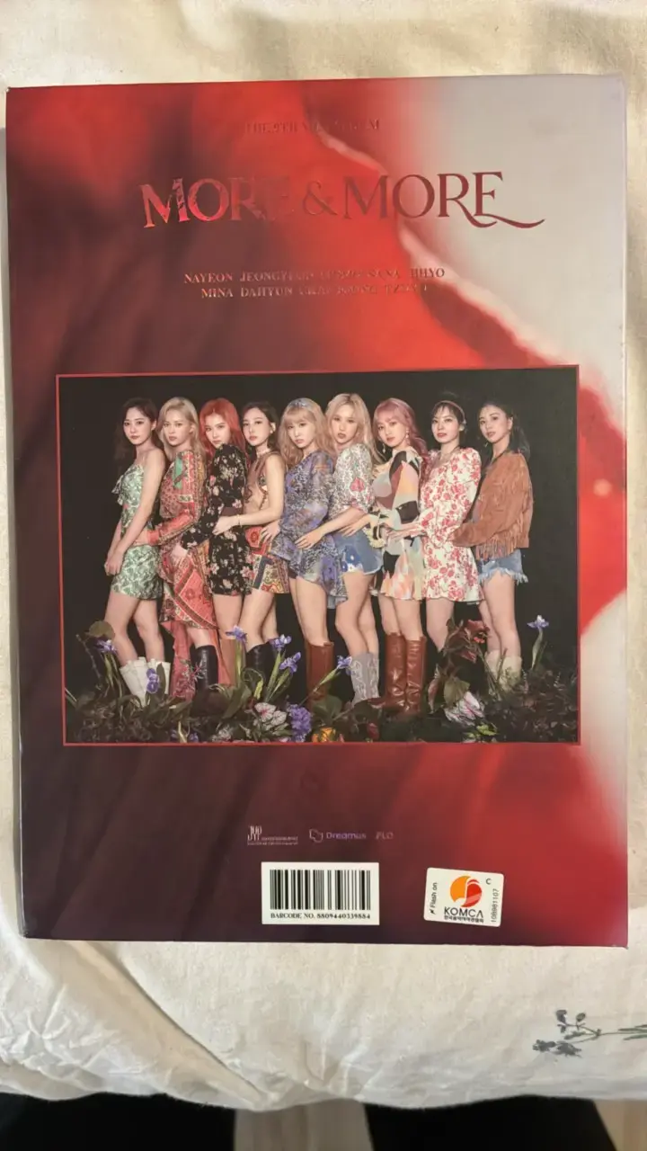Álbum de K-pop More & More de Twice - 3