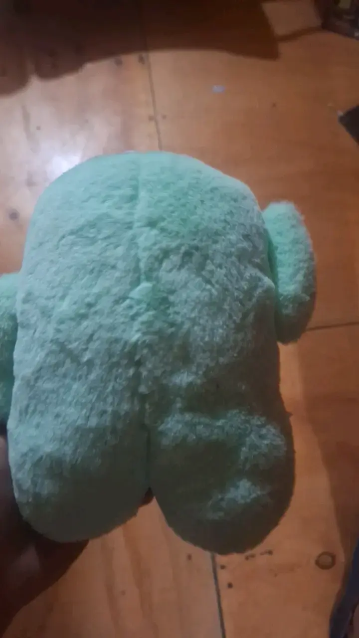 Peluche verde con diseño divertido - 2