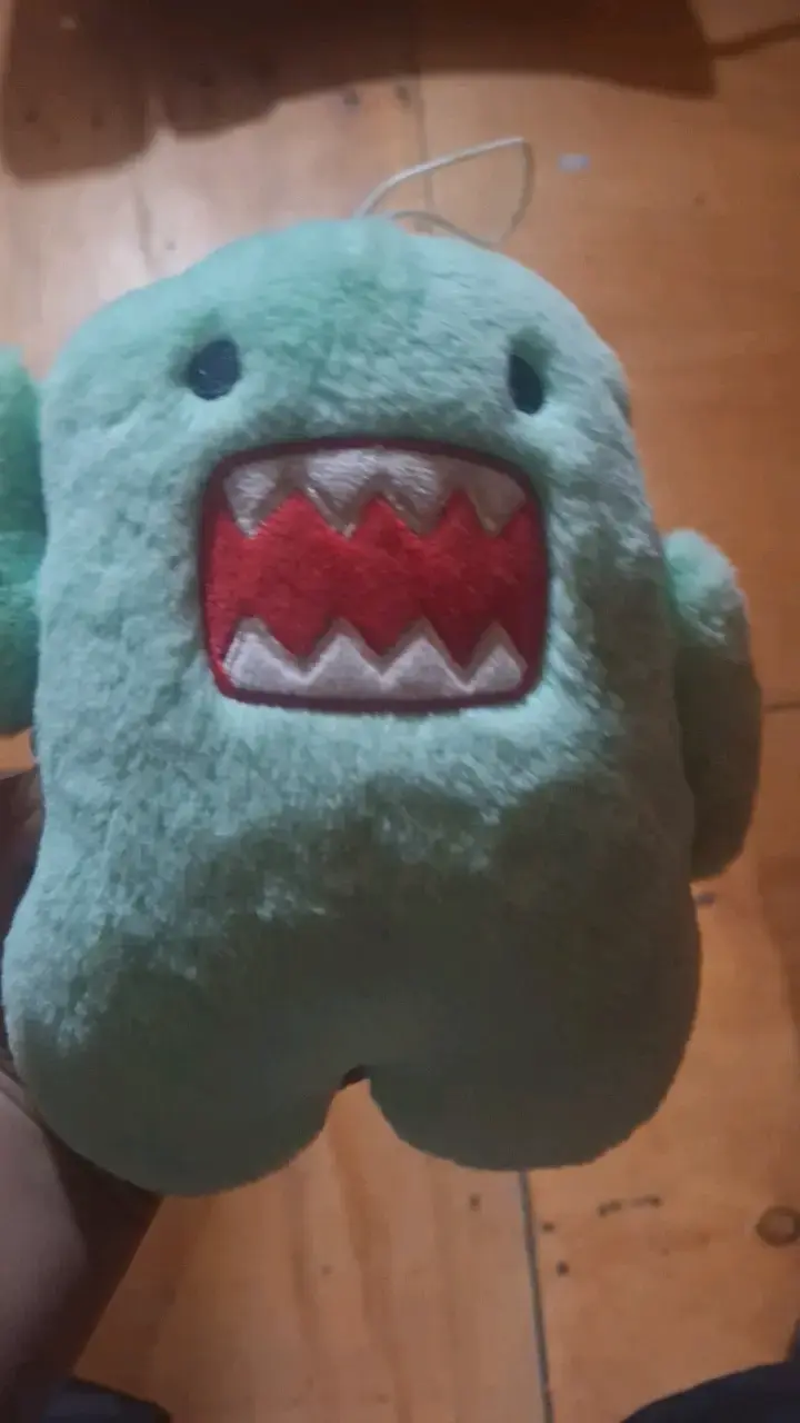Peluche verde con diseño divertido - 6