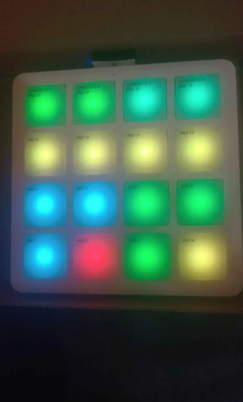 Controlador MIDI SMC-PAD Pocket con Luces LED - 3