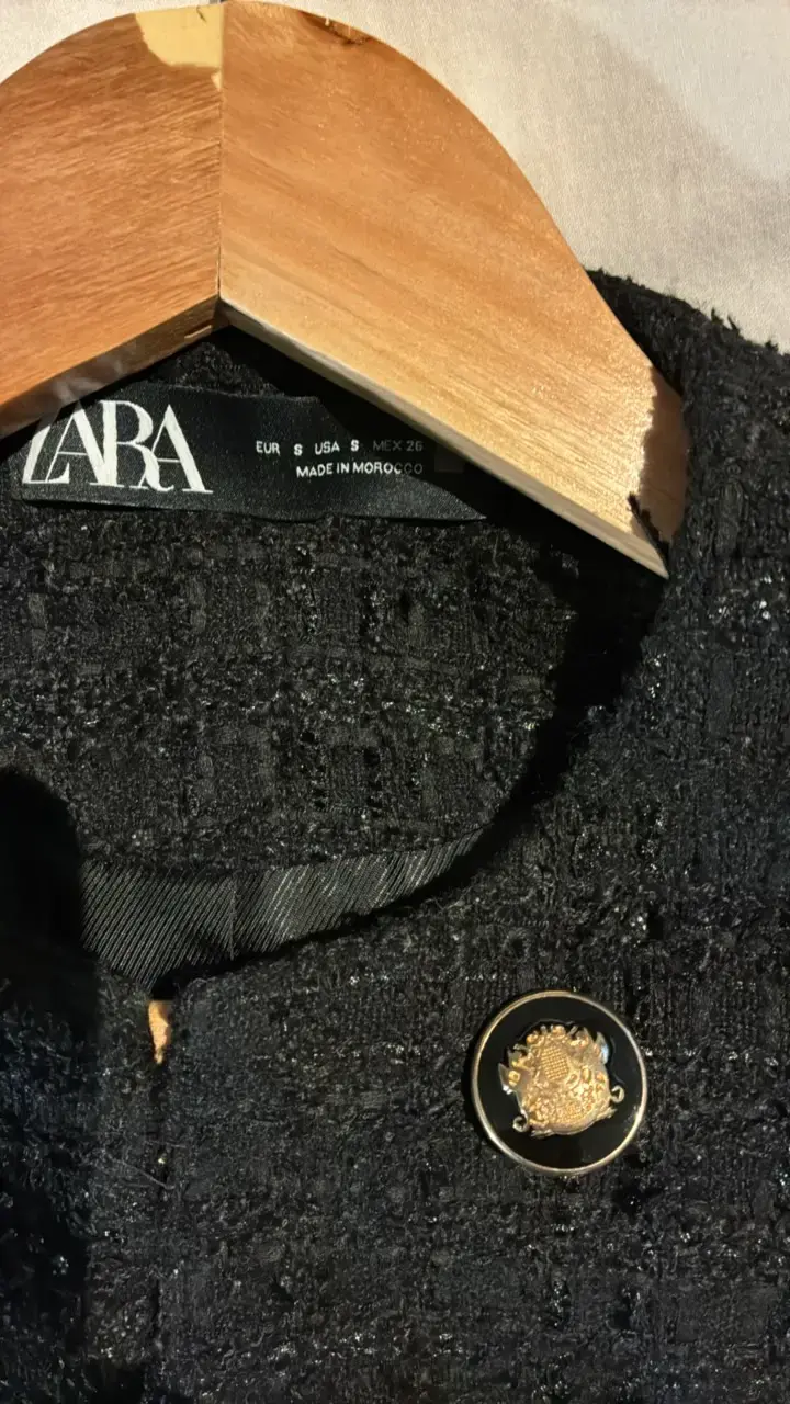 Chaqueta negra de lana con botones dorados Zara - 3