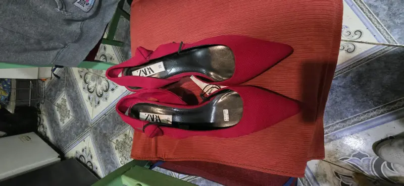 Zapatos de tacón rojo Zara talla 39 - 1