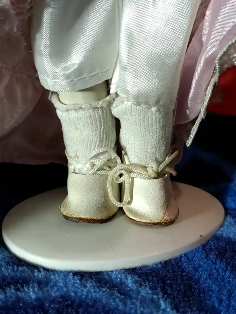 Muñeca de porcelana vintage - 5