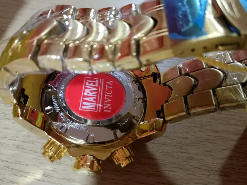 Reloj Invicta Marvel dorado con caja original - 4