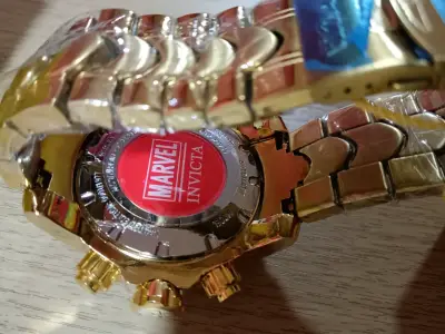 Reloj Invicta Marvel dorado con caja original - miniatura 4