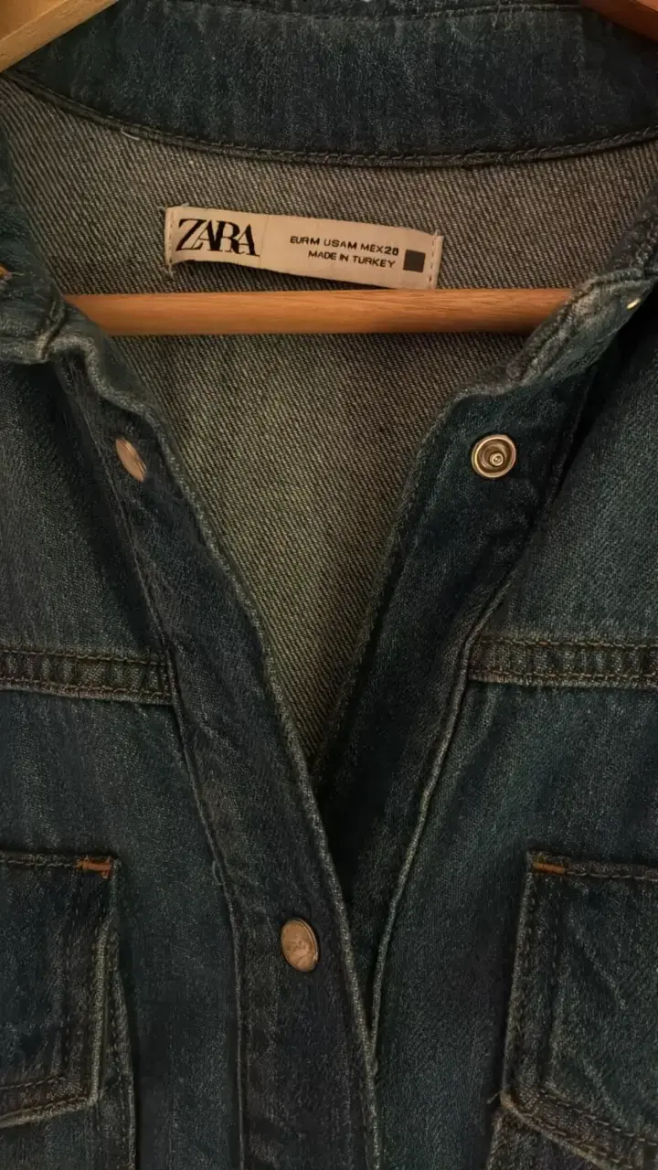 Camisa de mezclilla azul Zara para mujer - 2