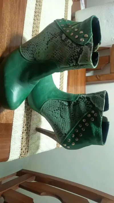 Botines verdes de cuero con tacón alto - miniatura 1