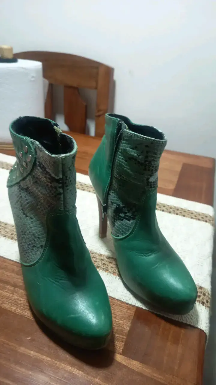 Botines verdes de cuero con tacón alto - 2