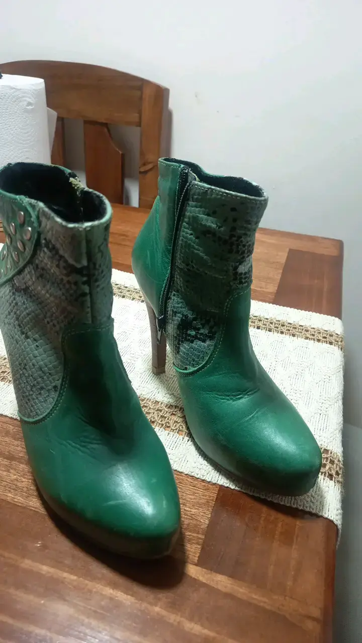 Botines verdes de cuero con tacón alto - 3