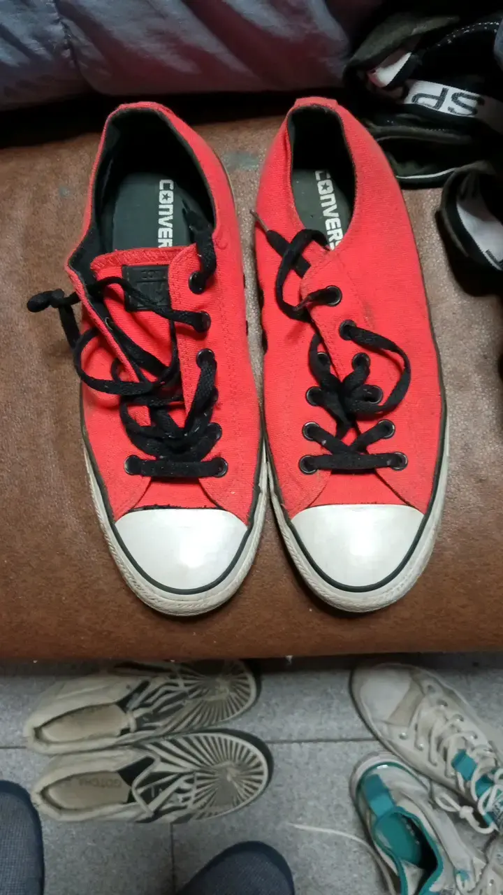 Zapatillas Converse rojas clásicas - 1