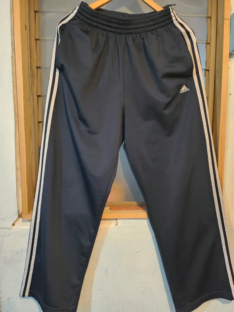 Pantalones deportivos Adidas negros con franjas - 1