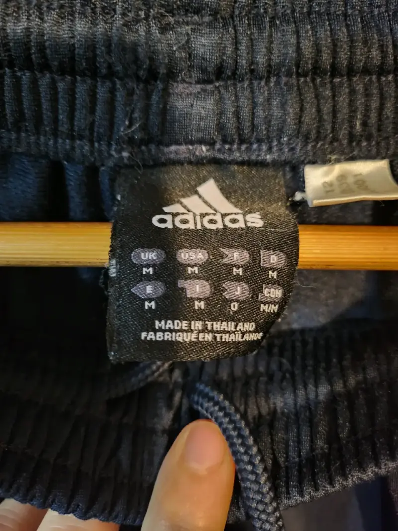 Pantalones deportivos Adidas negros con franjas - 2